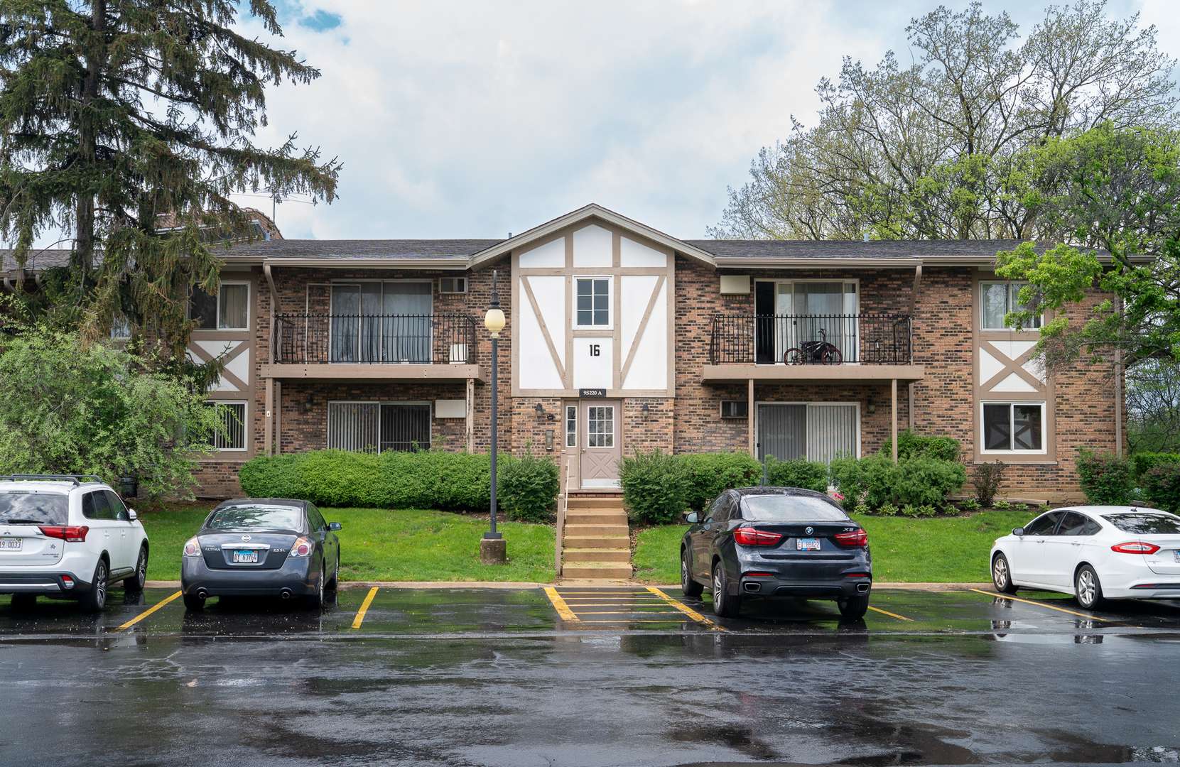 Willowbrook, IL 60527,9S220 LAKE DR #16-201