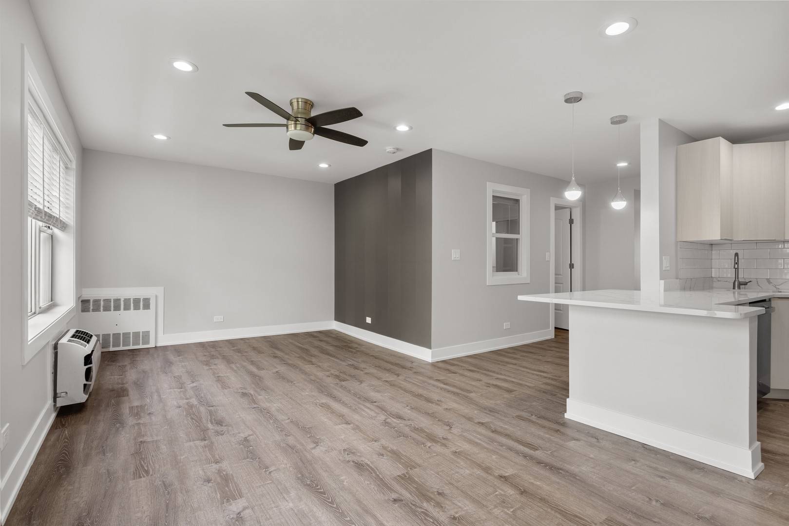 Chicago, IL 60626,1303 W Estes AVE #4E
