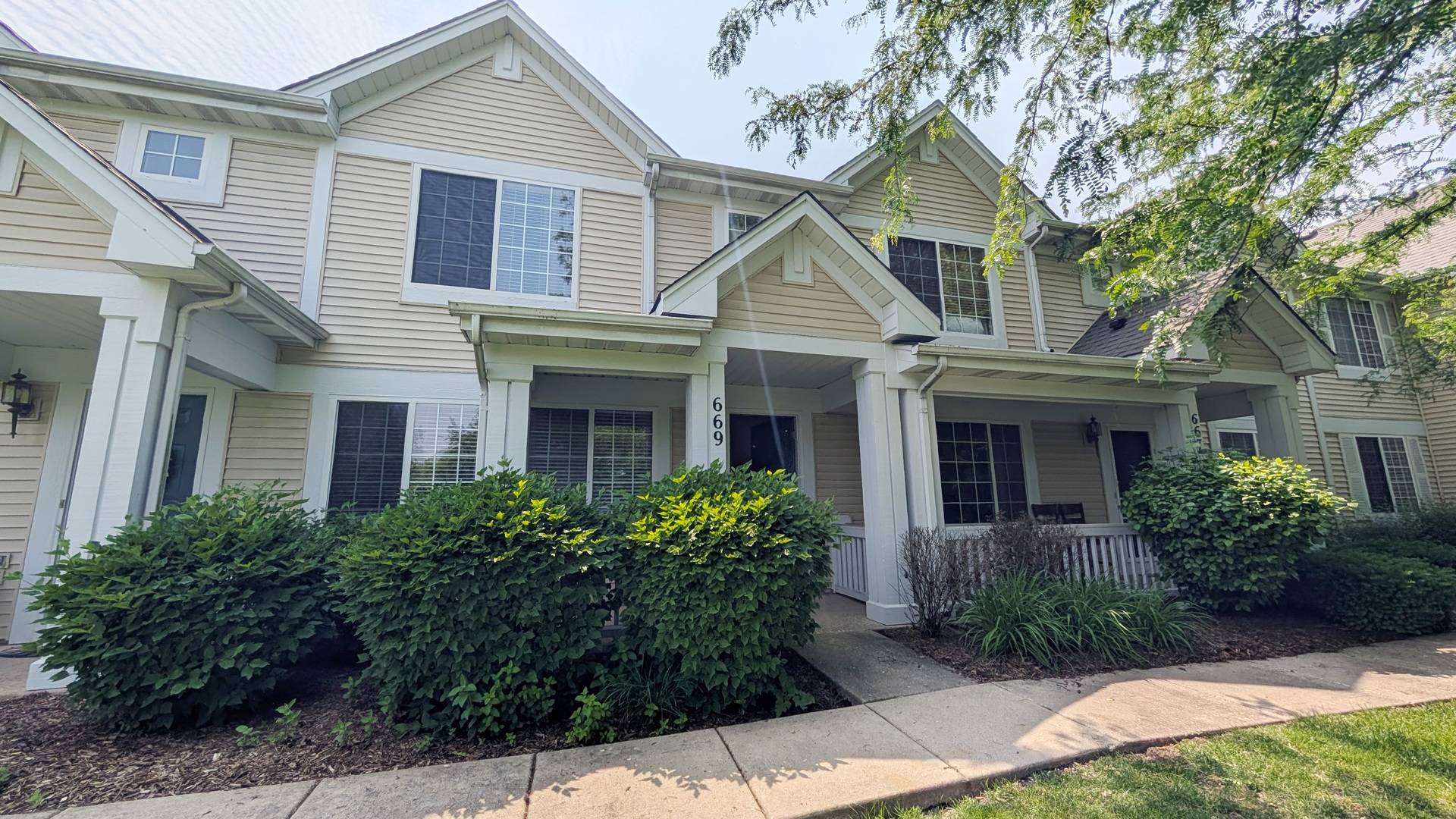 Oswego, IL 60543,669 Lincoln Station DR #669