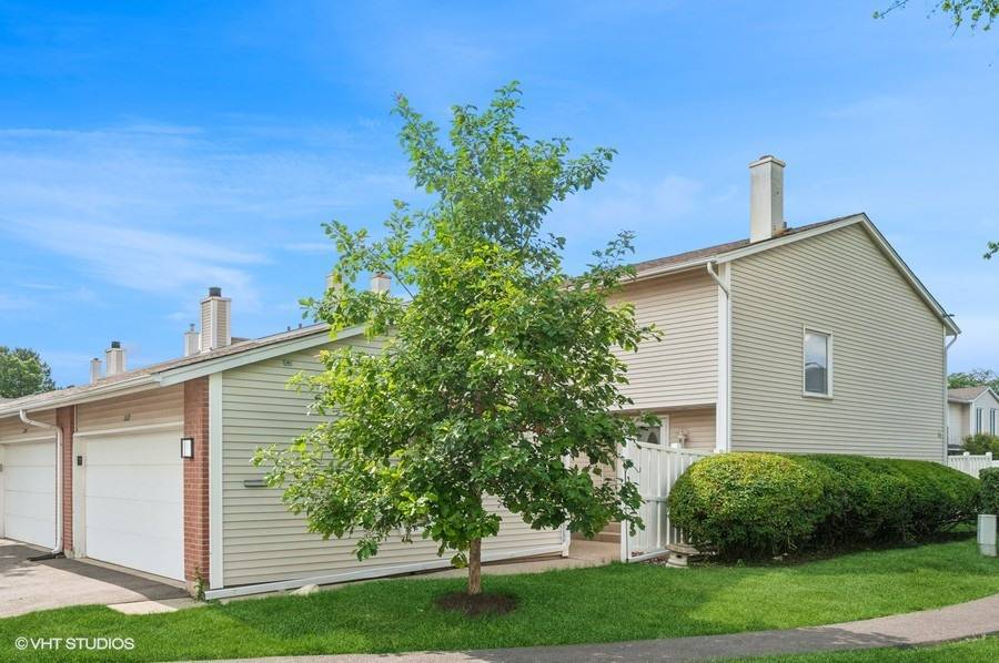 Deerfield, IL 60015,532 Hummingbird LN