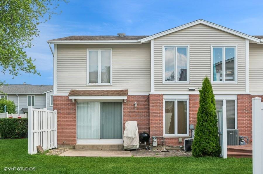 Deerfield, IL 60015,532 Hummingbird LN