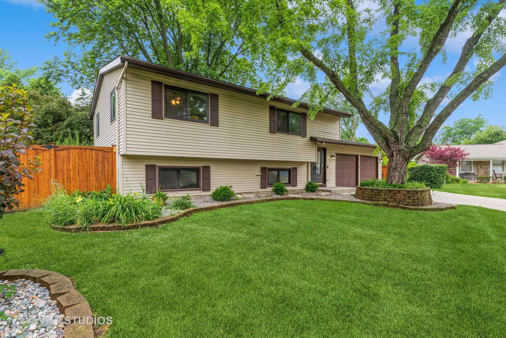 Crystal Lake, IL 60014,969 Camelot PL