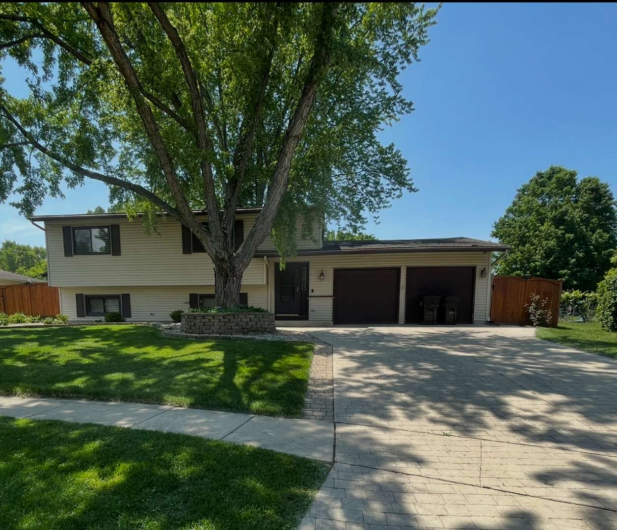 Crystal Lake, IL 60014,969 Camelot PL