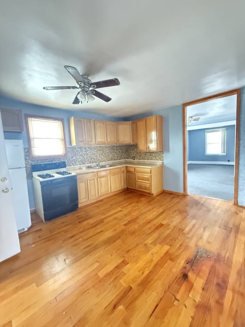 Maywood, IL 60153,637 S 14th AVE #2