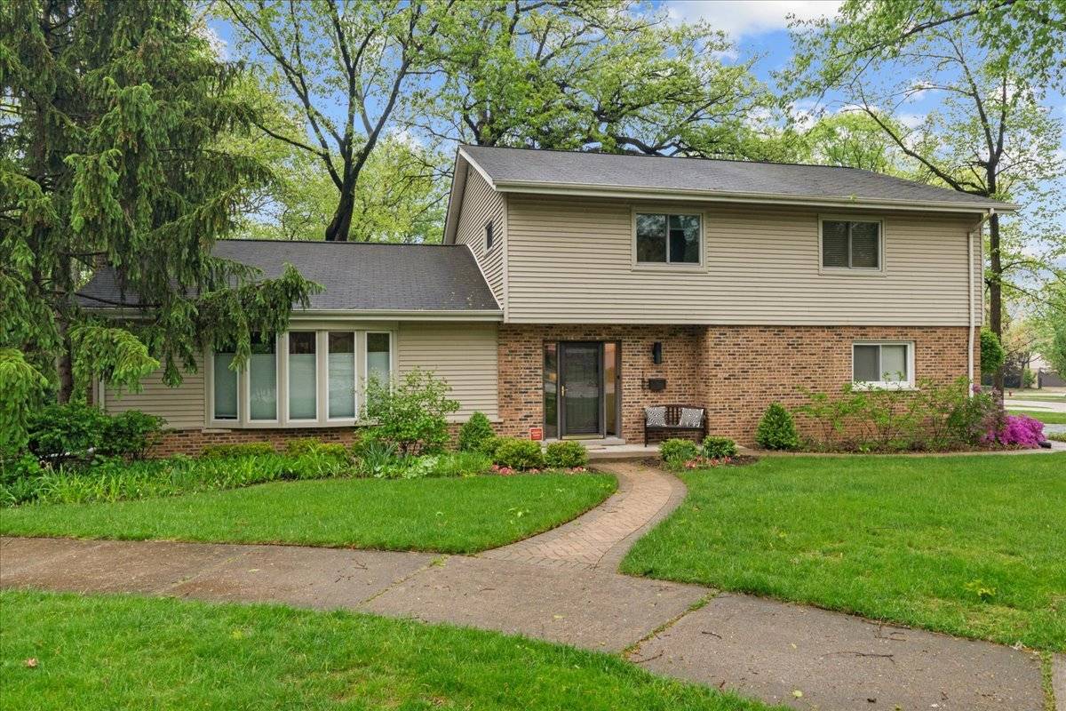 Deerfield, IL 60015,185 Carlisle AVE