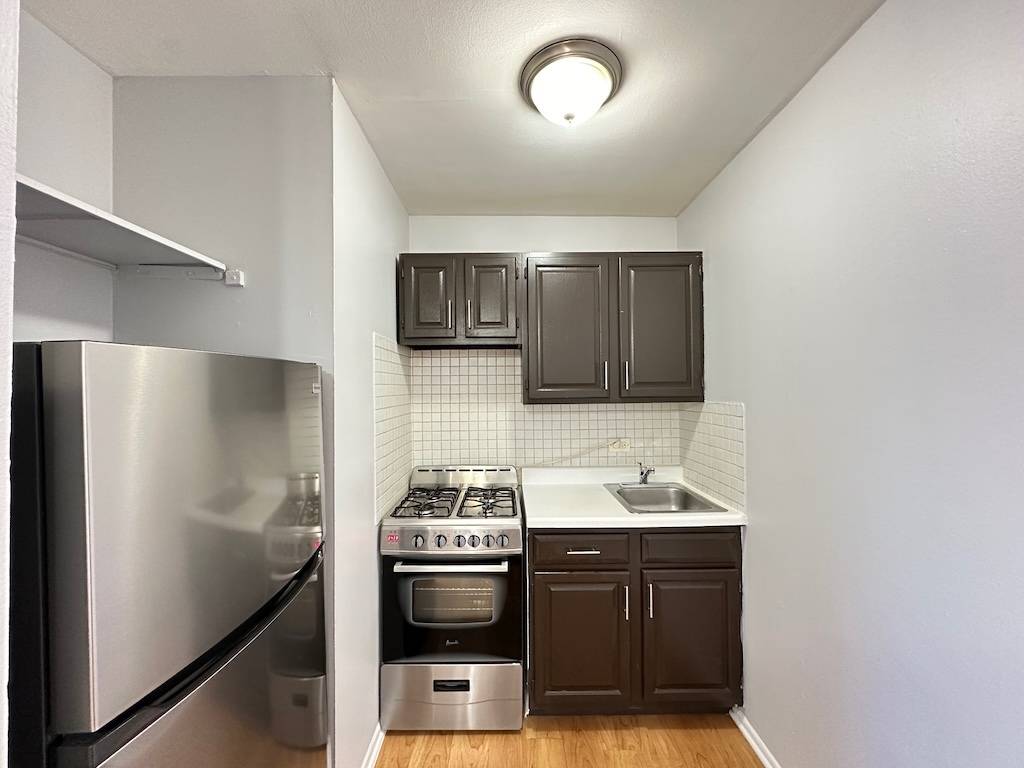 Chicago, IL 60640,4547 N Dover ST #3D
