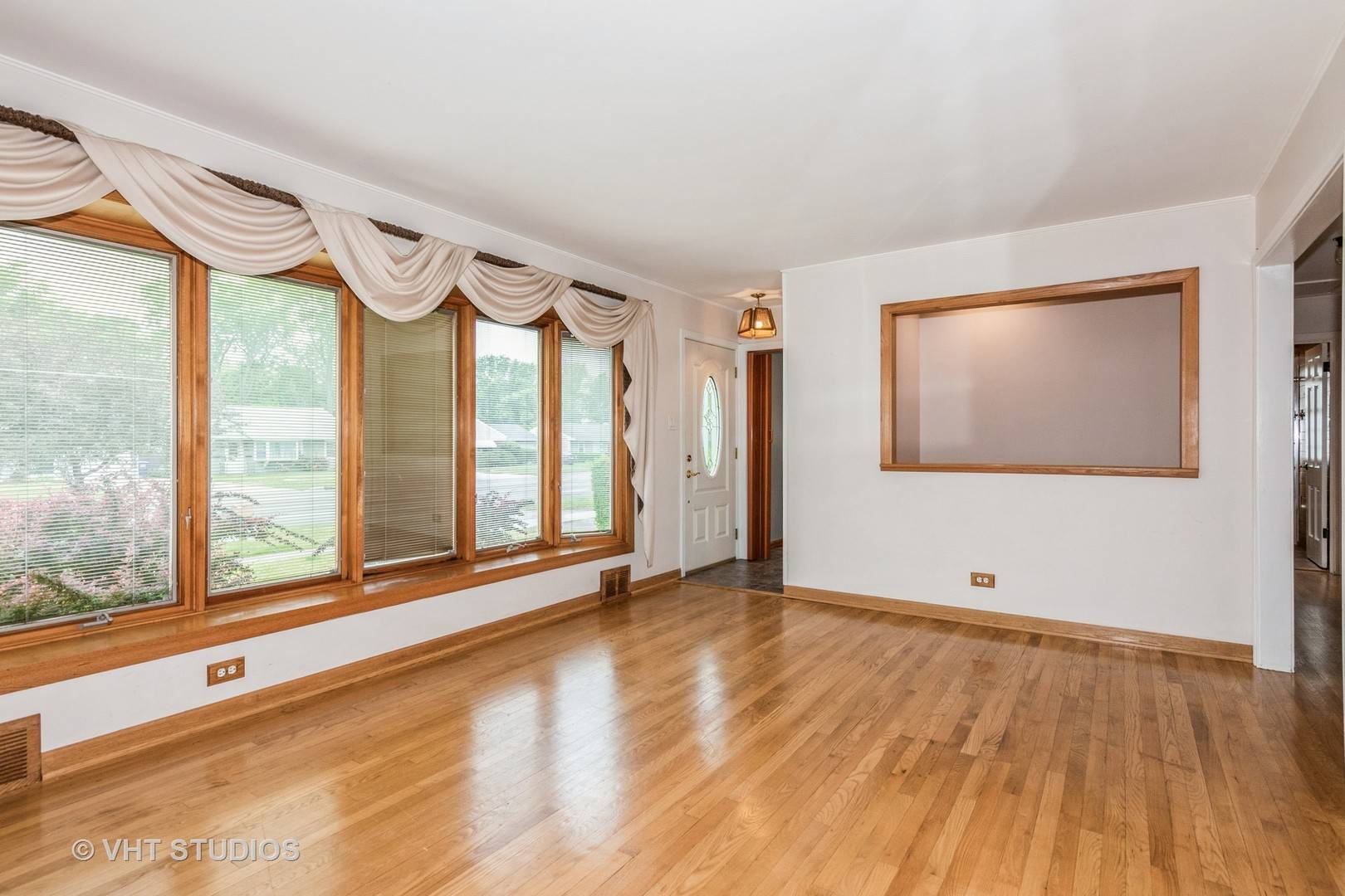 Des Plaines, IL 60016,945 S Wolf RD