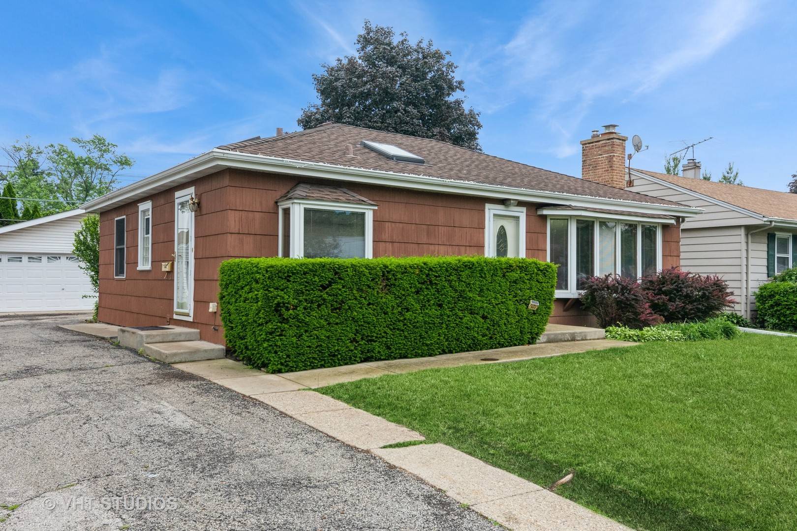 Des Plaines, IL 60016,945 S Wolf RD