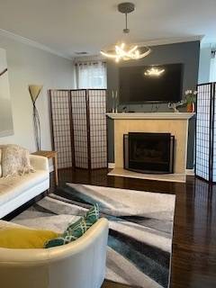 Evanston, IL 60202,811 Hinman AVE #3E