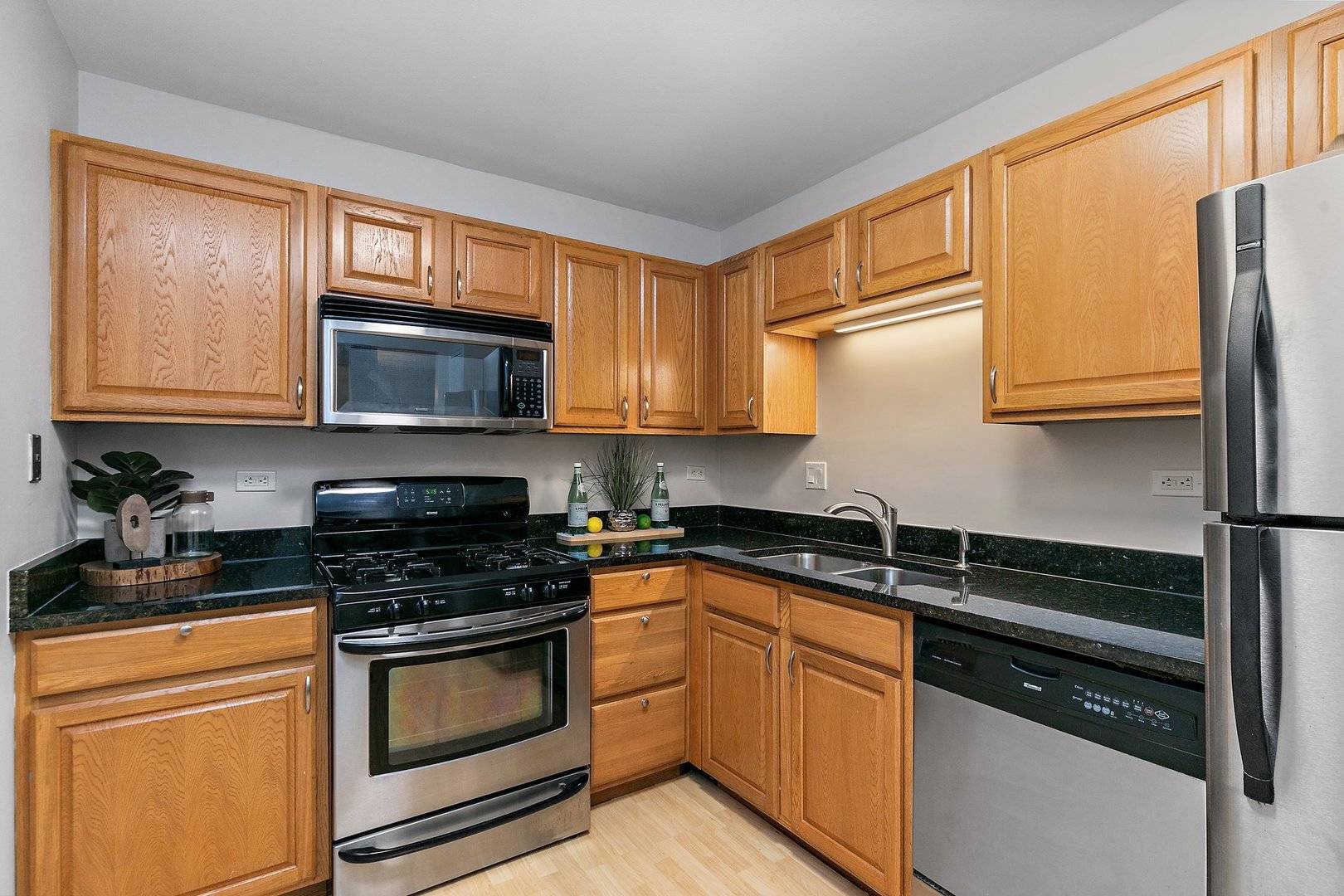 Palatine, IL 60074,263 S Clubhouse DR #126