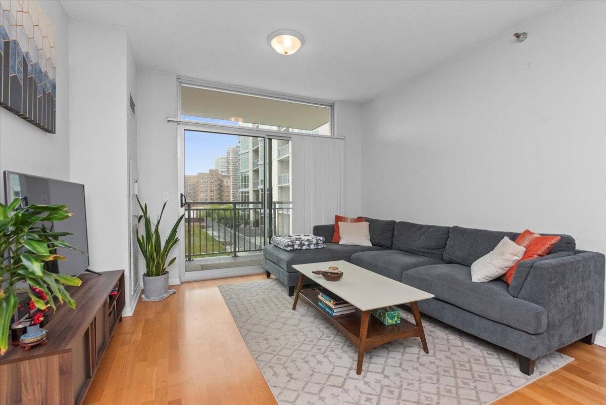 Chicago, IL 60660,1134 W Granville AVE #618