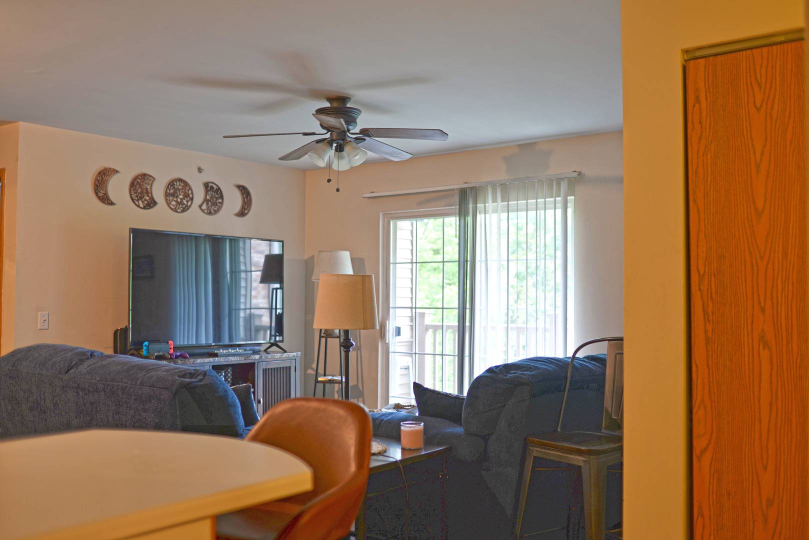 Round Lake Beach, IL 60073,1584 W Crystal Rock CT #2B
