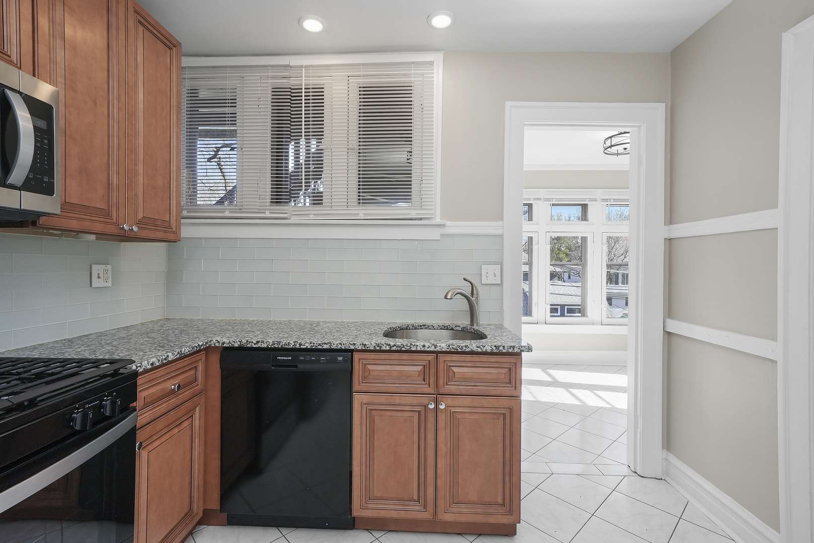 Oak Park, IL 60302,306 S Kenilworth AVE #2S