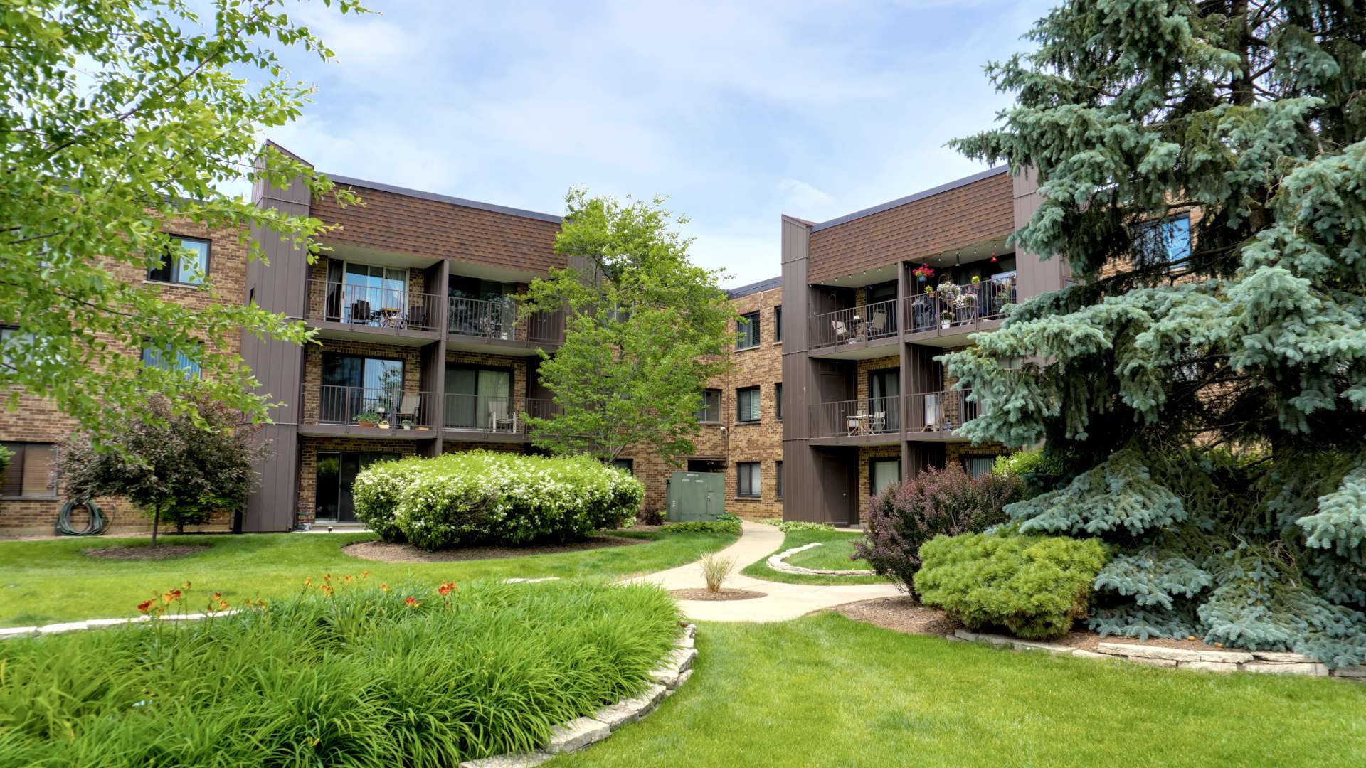 Schaumburg, IL 60173,522 E Algonquin RD #302