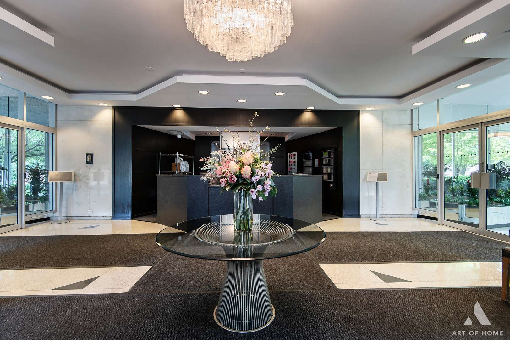 Chicago, IL 60613,3950 N Lake Shore DR #327