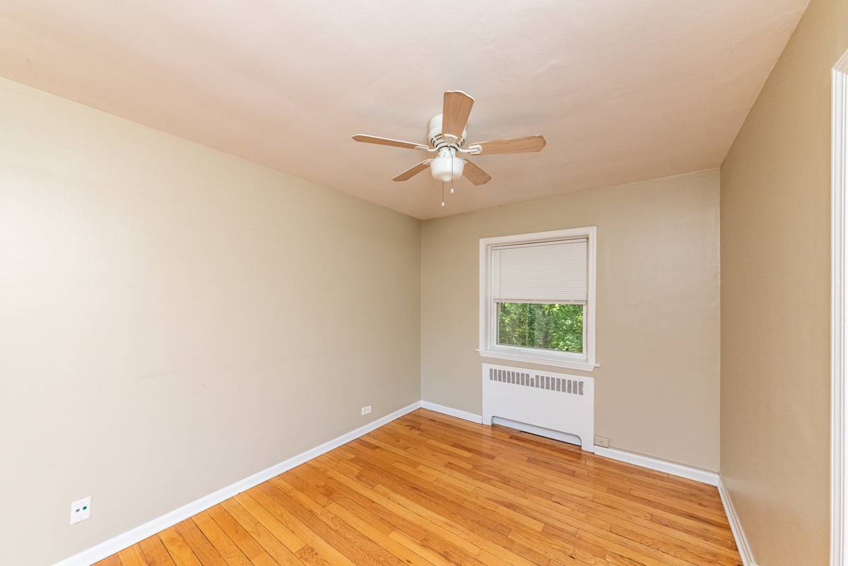 Evanston, IL 60202,233 Custer AVE #2