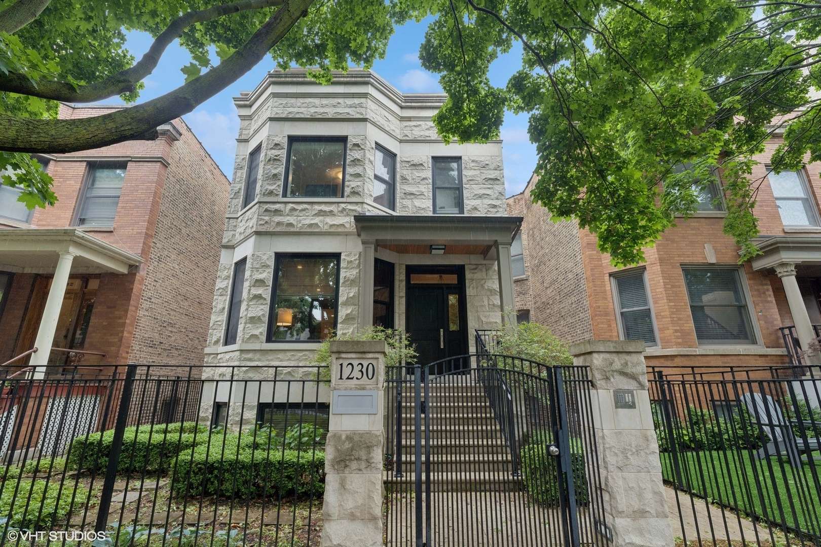 Chicago, IL 60657,1230 W Cornelia AVE