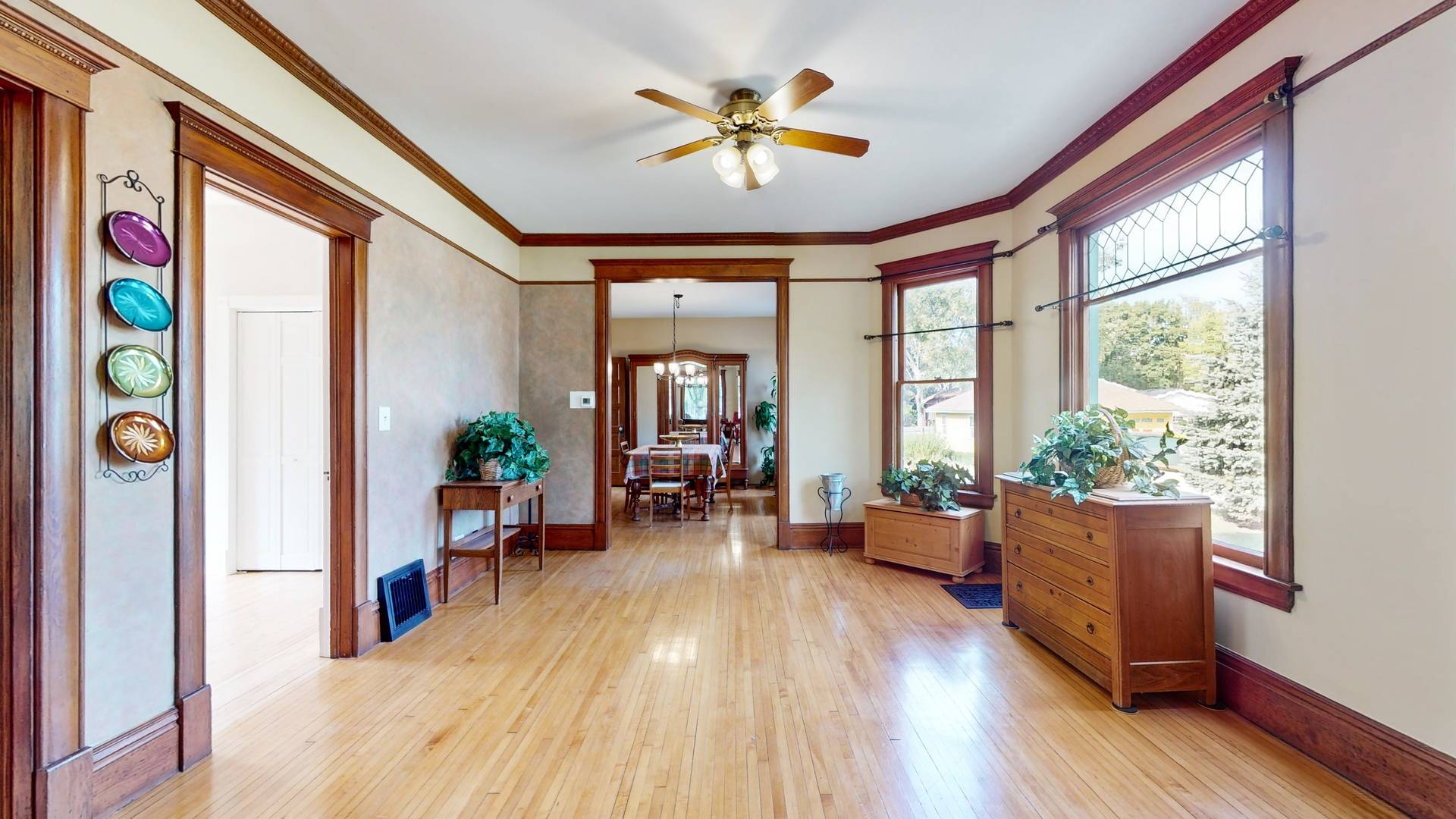 Crystal Lake, IL 60014,200 W Woodstock ST