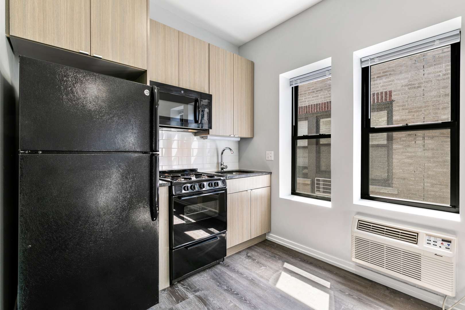 Chicago, IL 60640,4875 N Magnolia AVE #310