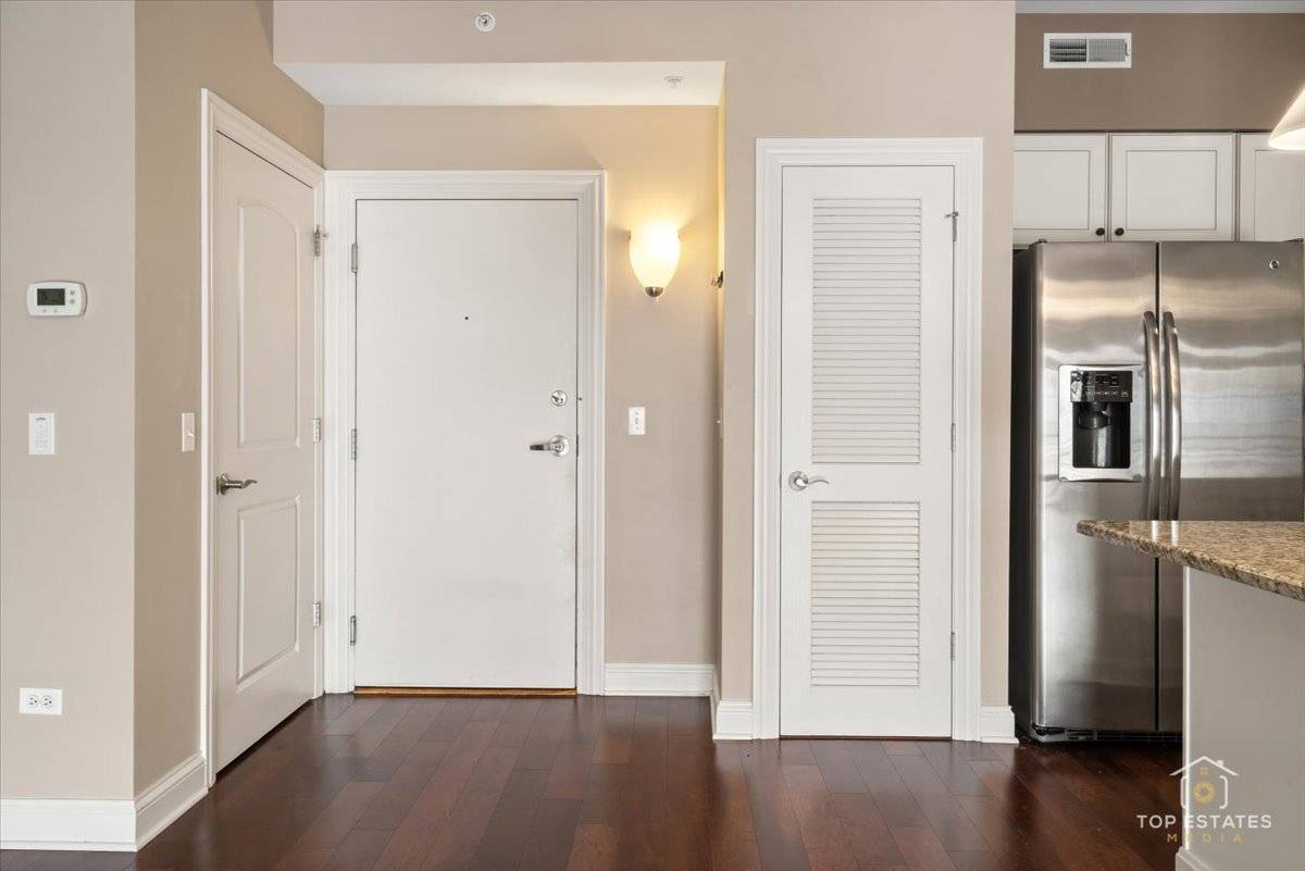 Palatine, IL 60067,435 W Wood ST #410A
