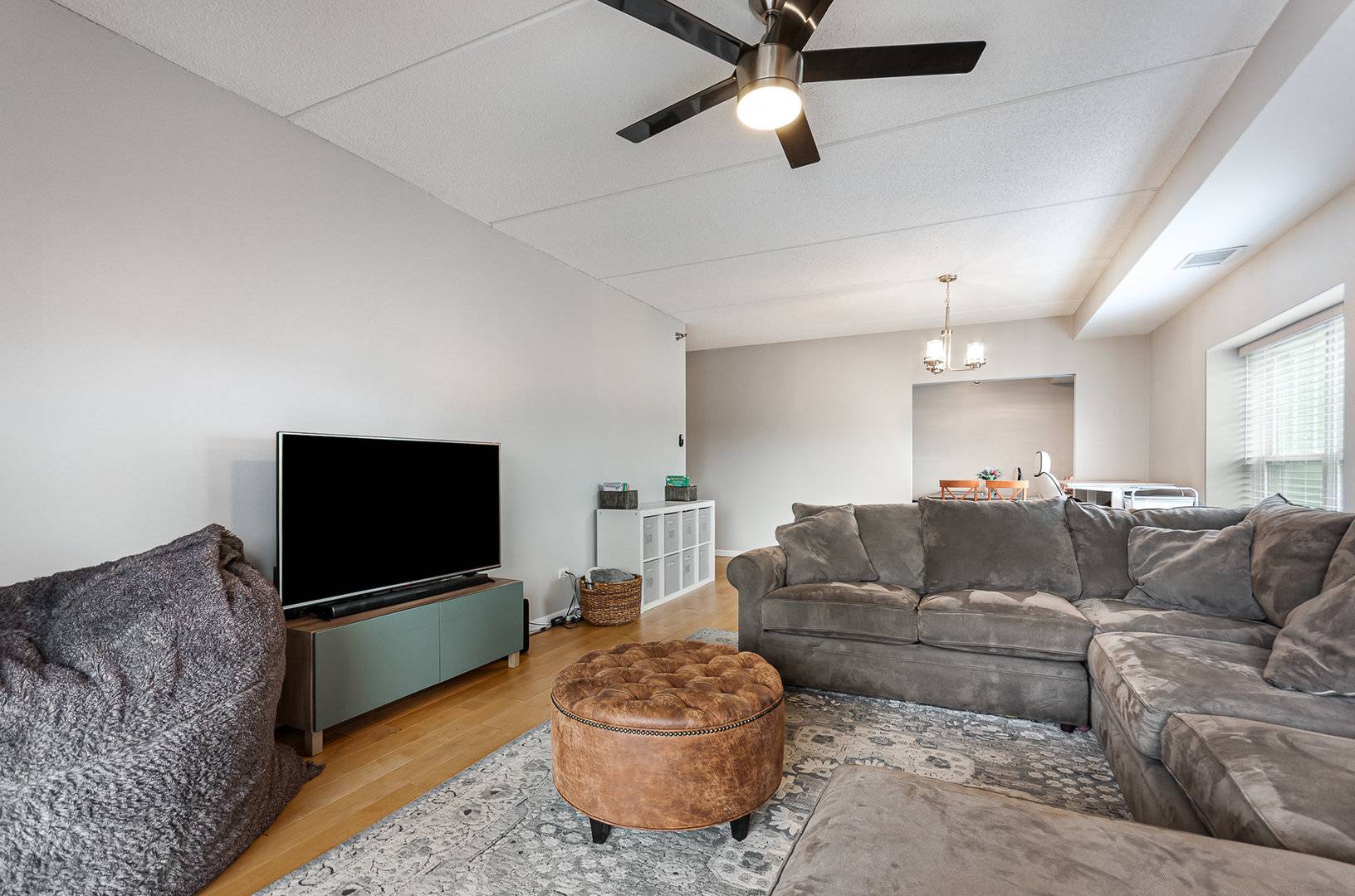 Palatine, IL 60067,390 W Mahogany CT #301