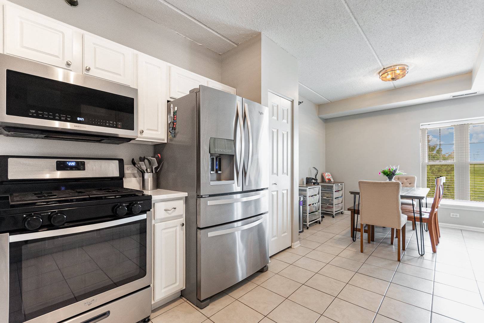 Palatine, IL 60067,390 W Mahogany CT #301