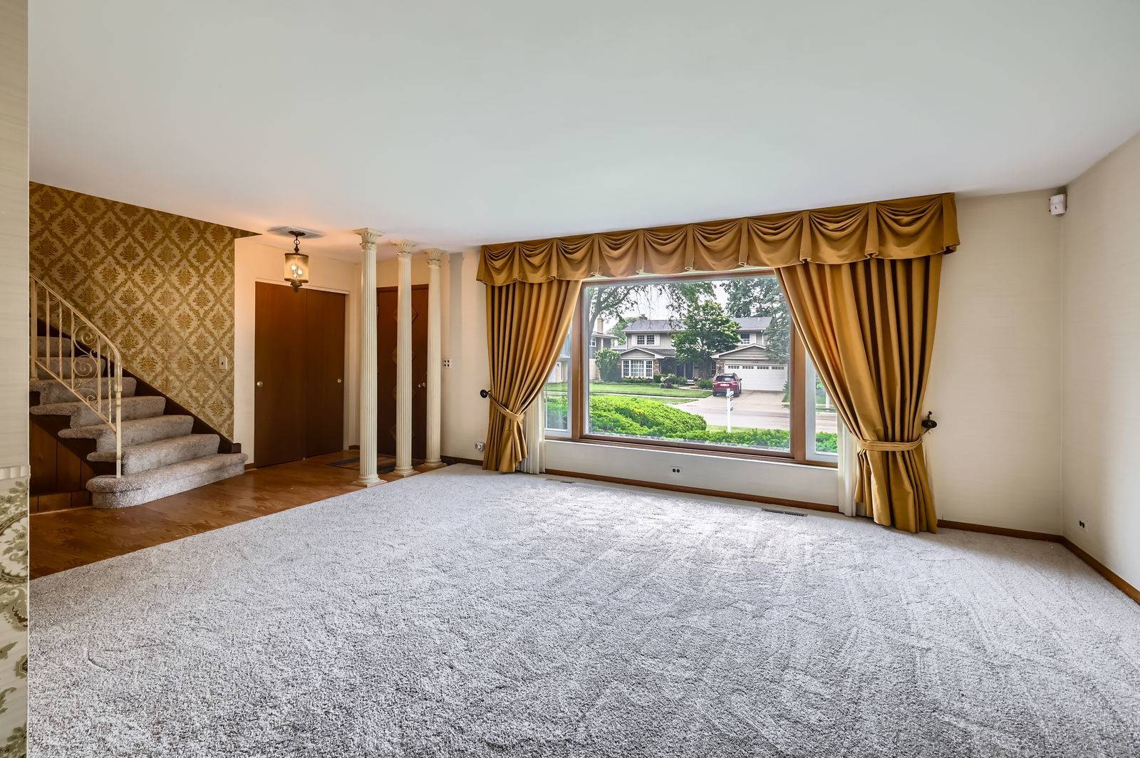 Arlington Heights, IL 60004,907 E Crabtree DR