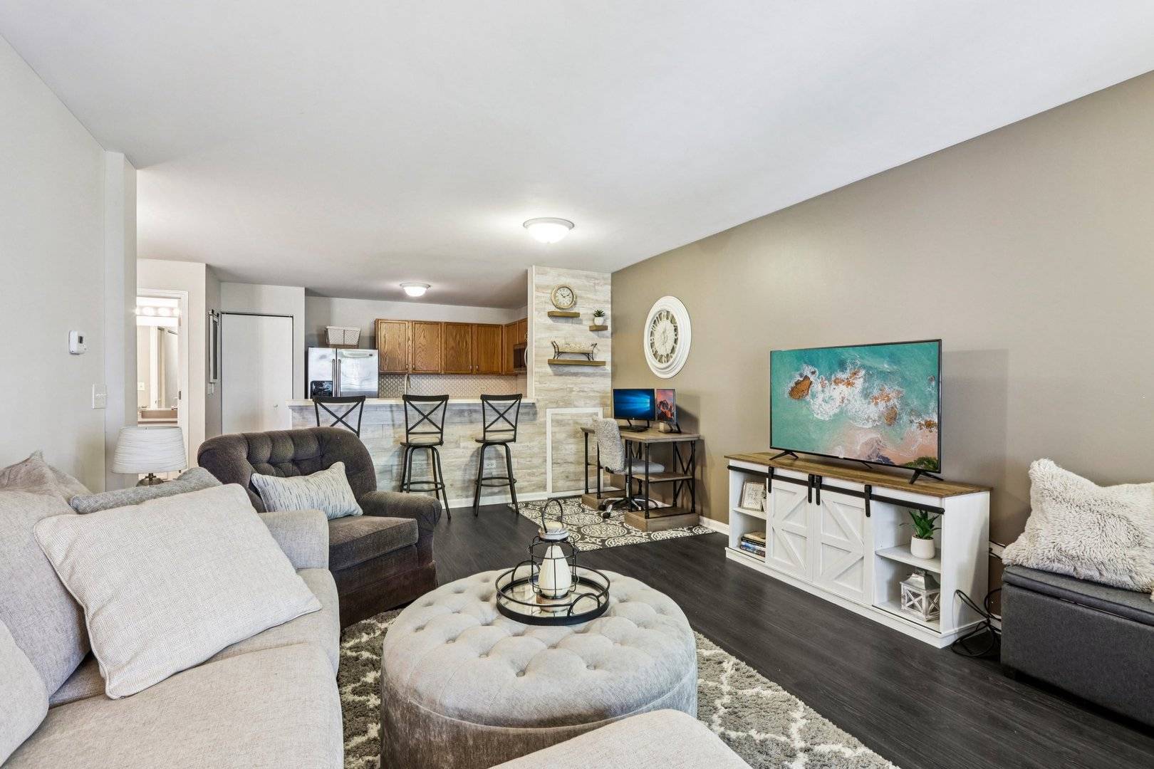 Carpentersville, IL 60110,1013 Silverstone DR #1013