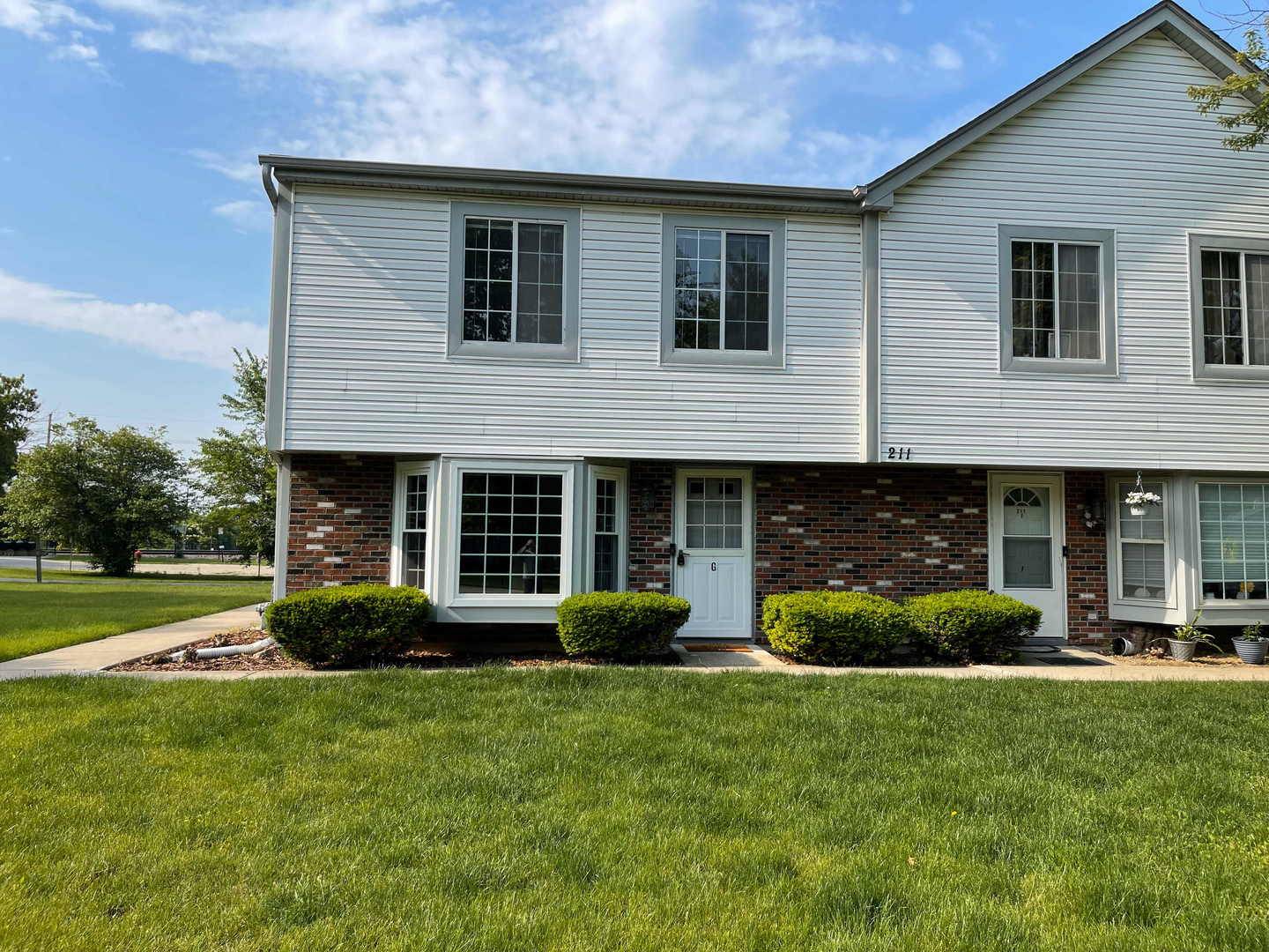 Bartlett, IL 60103,211 E Oneida AVE #G
