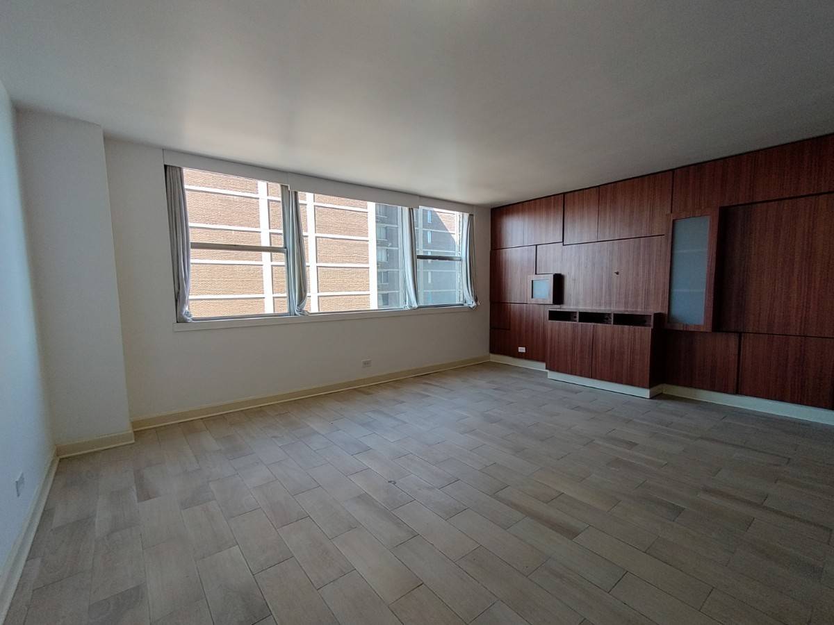Chicago, IL 60660,6301 N SHERIDAN RD #15C