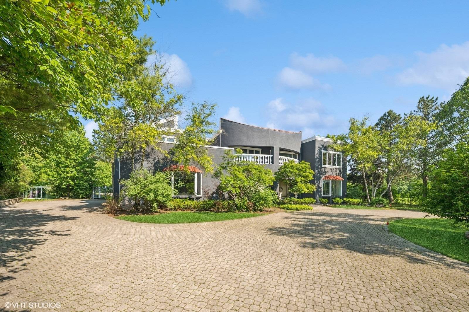 Highland Park, IL 60035,2305 Tennyson LN