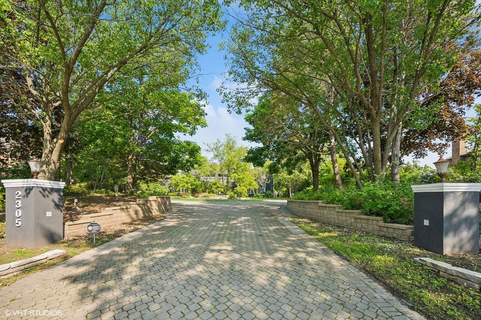 Highland Park, IL 60035,2305 Tennyson LN