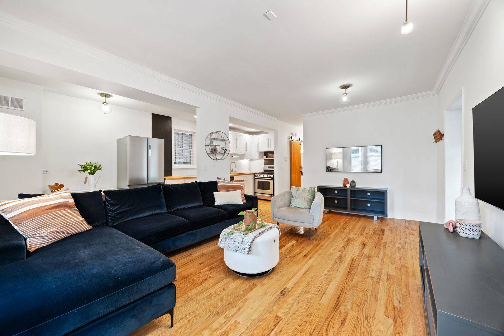 Chicago, IL 60610,1443 N Mohawk ST #1