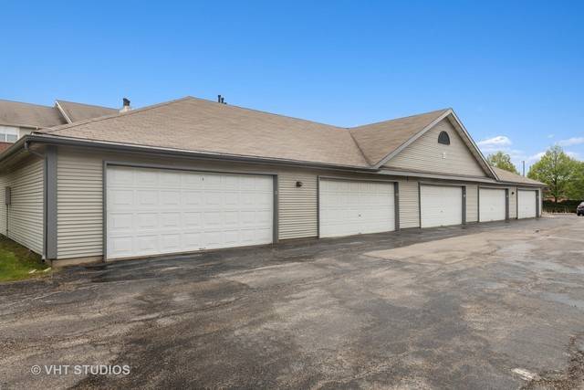 Wheaton, IL 60189,55 Kensington CIR #202