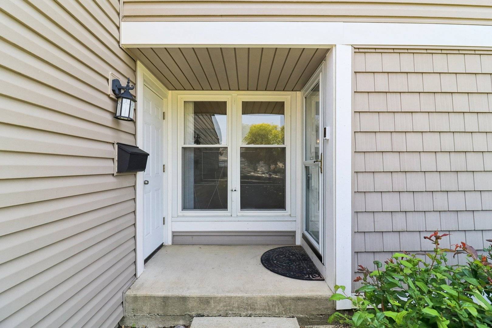 Wheeling, IL 60090,727 Lakeside Circle DR