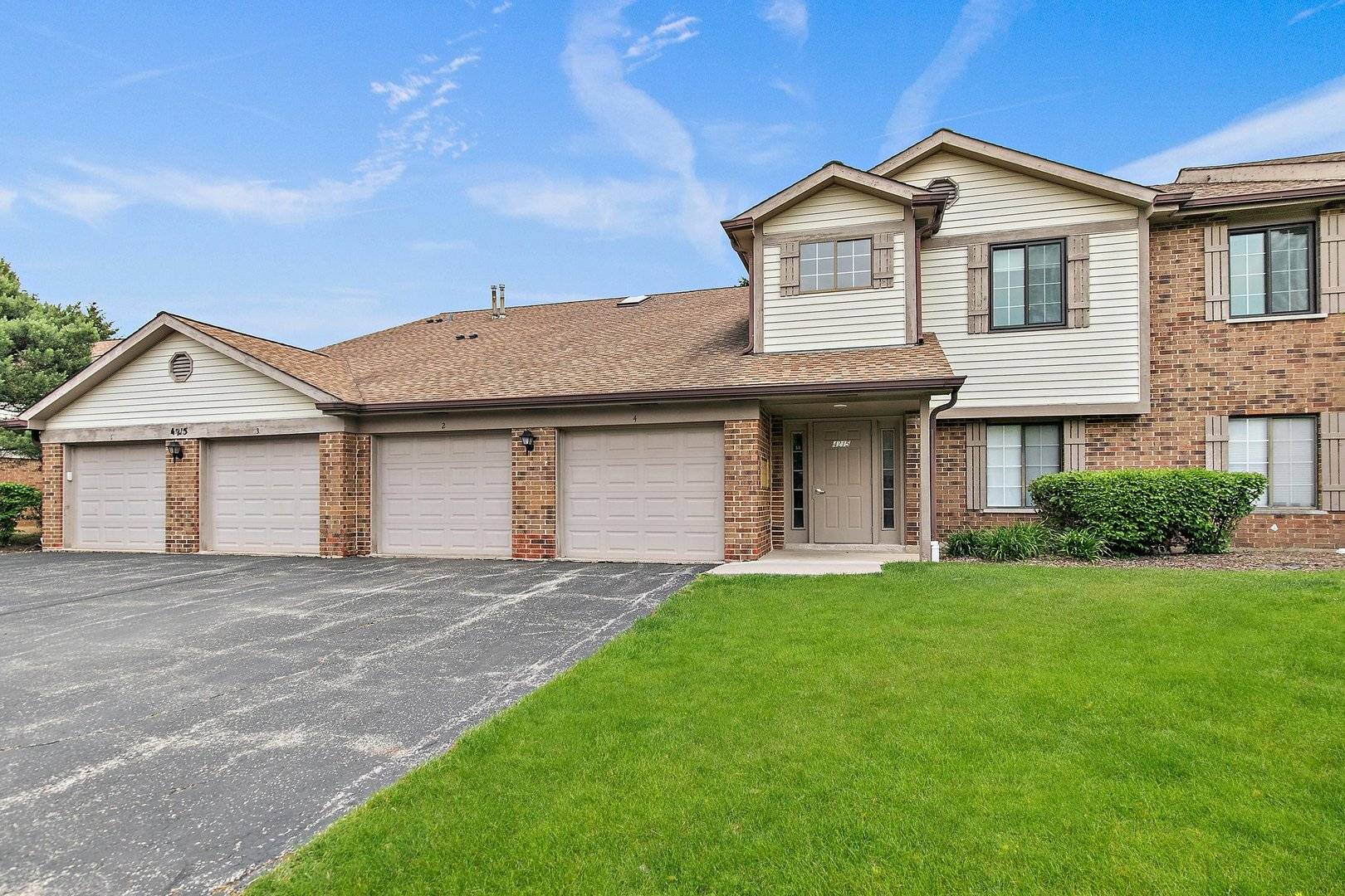 Arlington Heights, IL 60004,4215 N Mallard DR #4