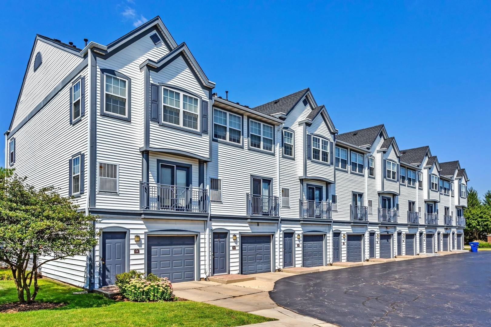 Wheaton, IL 60189,116 Gershwin CT #116