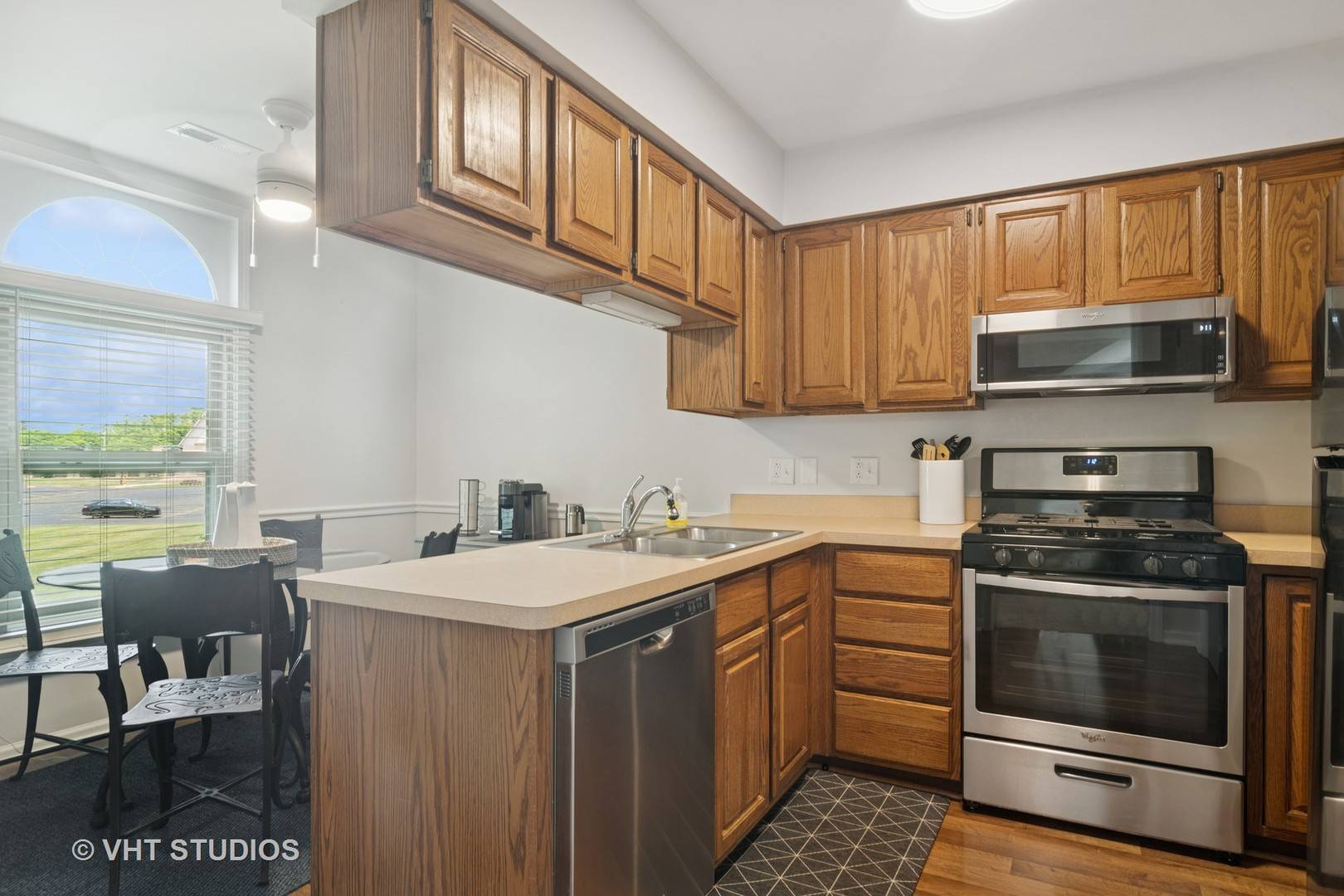 Palatine, IL 60074,54 S Stonington DR #92