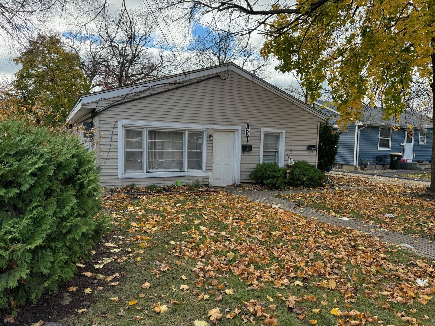 North Aurora, IL 60542,122 E State ST
