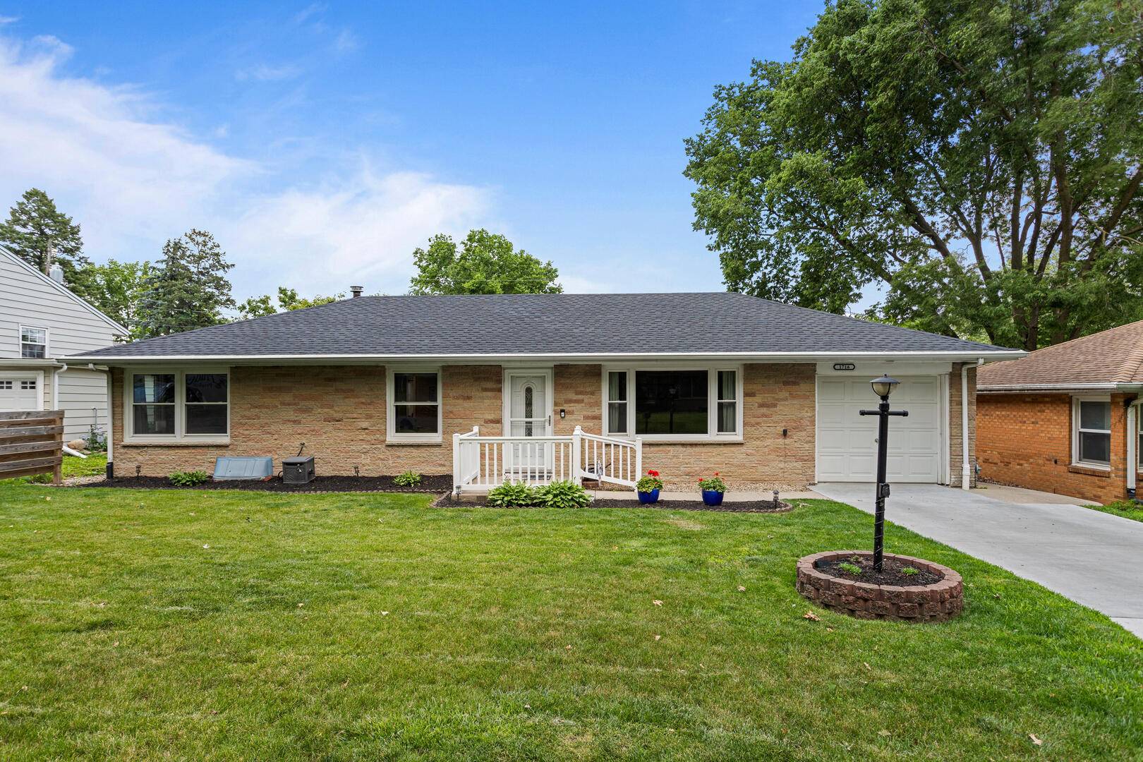 Champaign, IL 61820,1716 Park Haven DR
