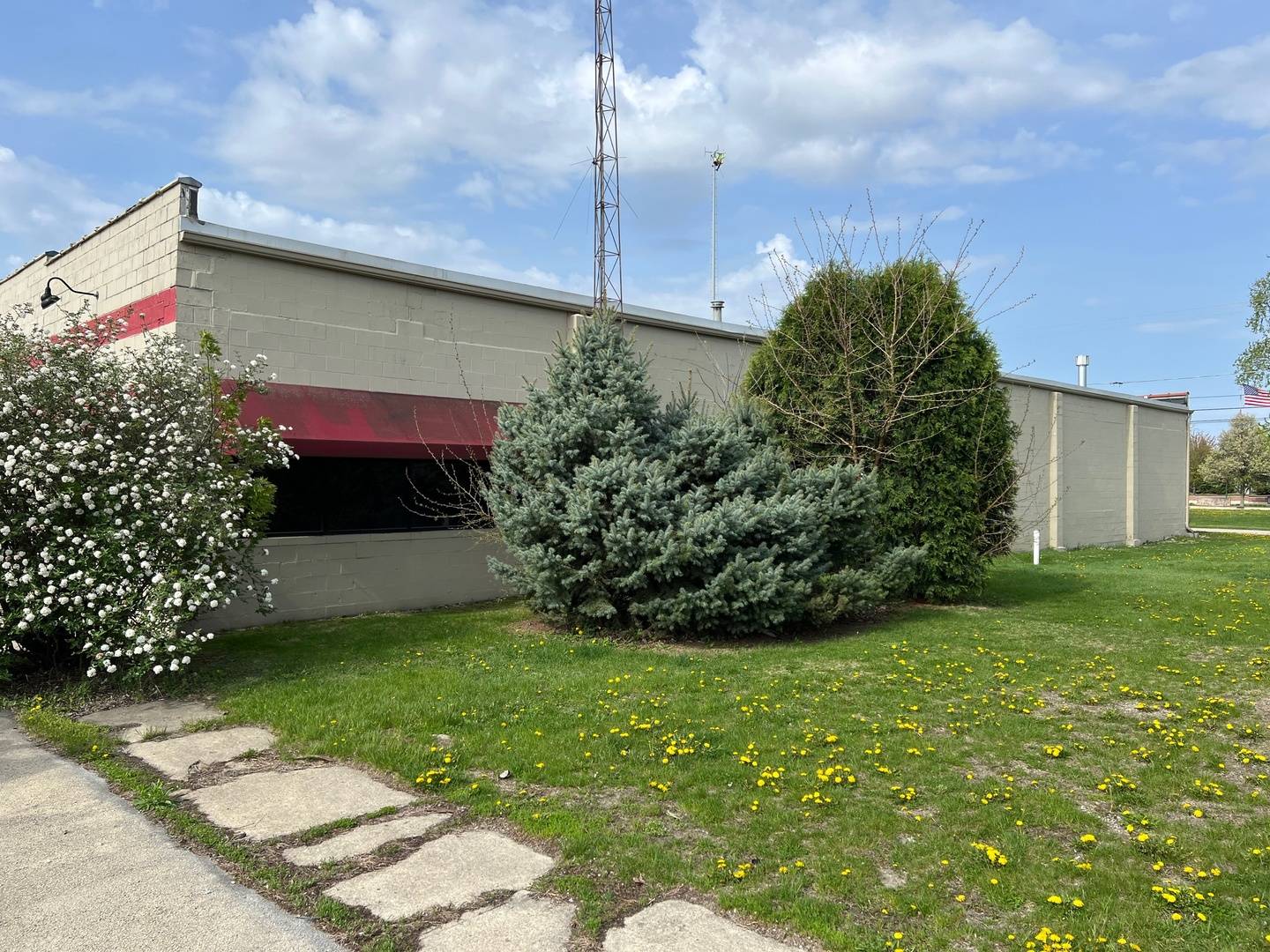 Manteno, IL 60950,111 N Locust ST