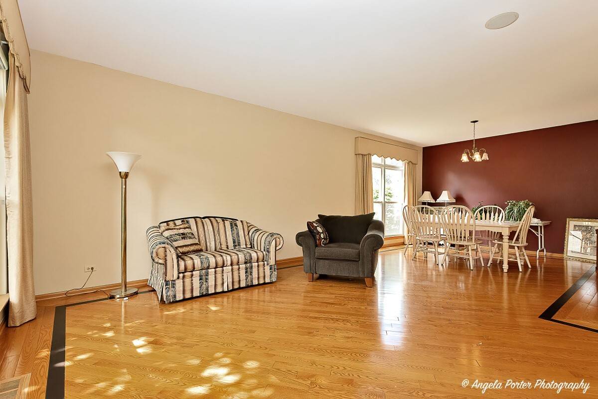 Gurnee, IL 60031,528 Cliffwood LN