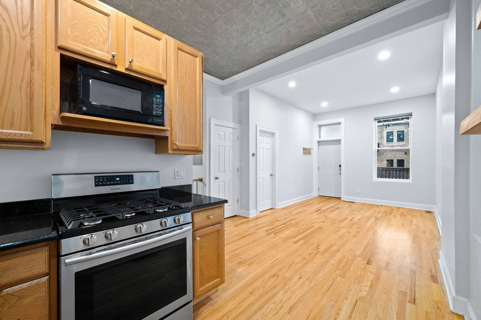 Chicago, IL 60622,825 N Winchester AVE #1R