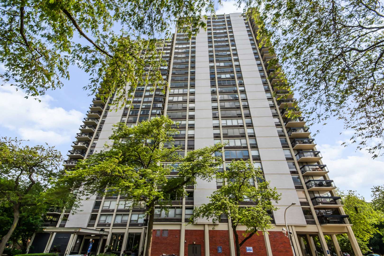 Chicago, IL 60610,1360 N Sandburg TER #703C