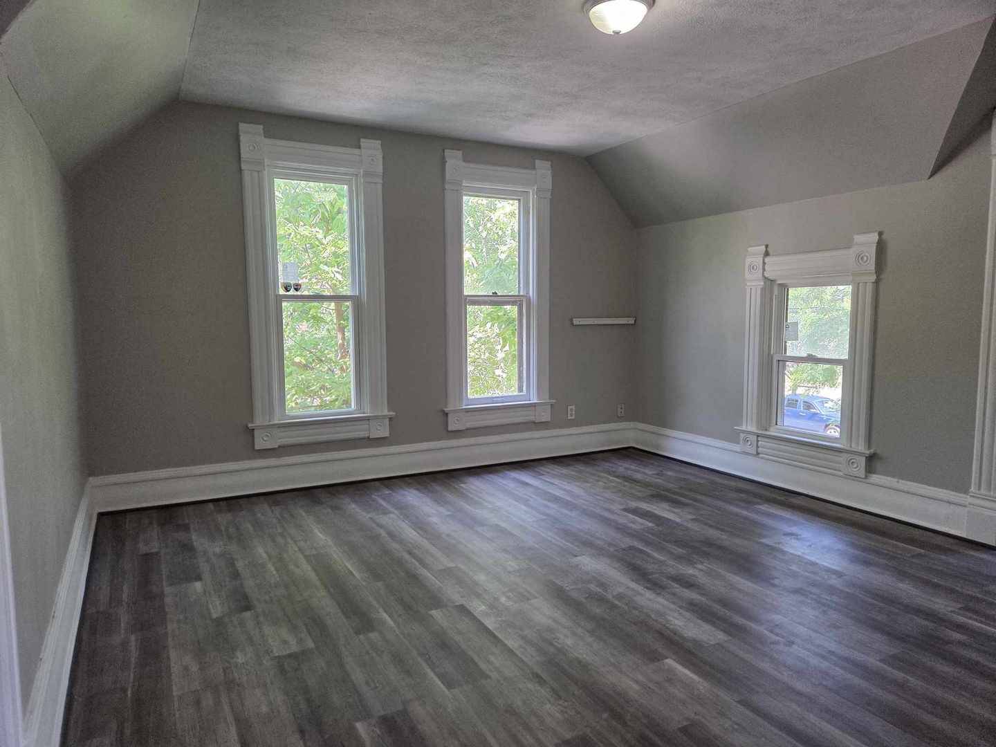 Rockford, IL 61104,1327 Charles ST