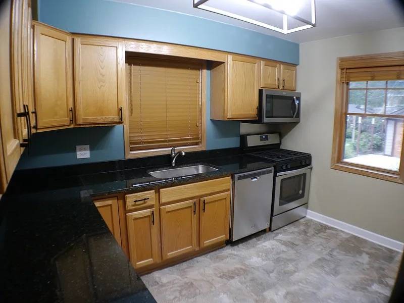 North Riverside, IL 60546,2452 S 7th AVE