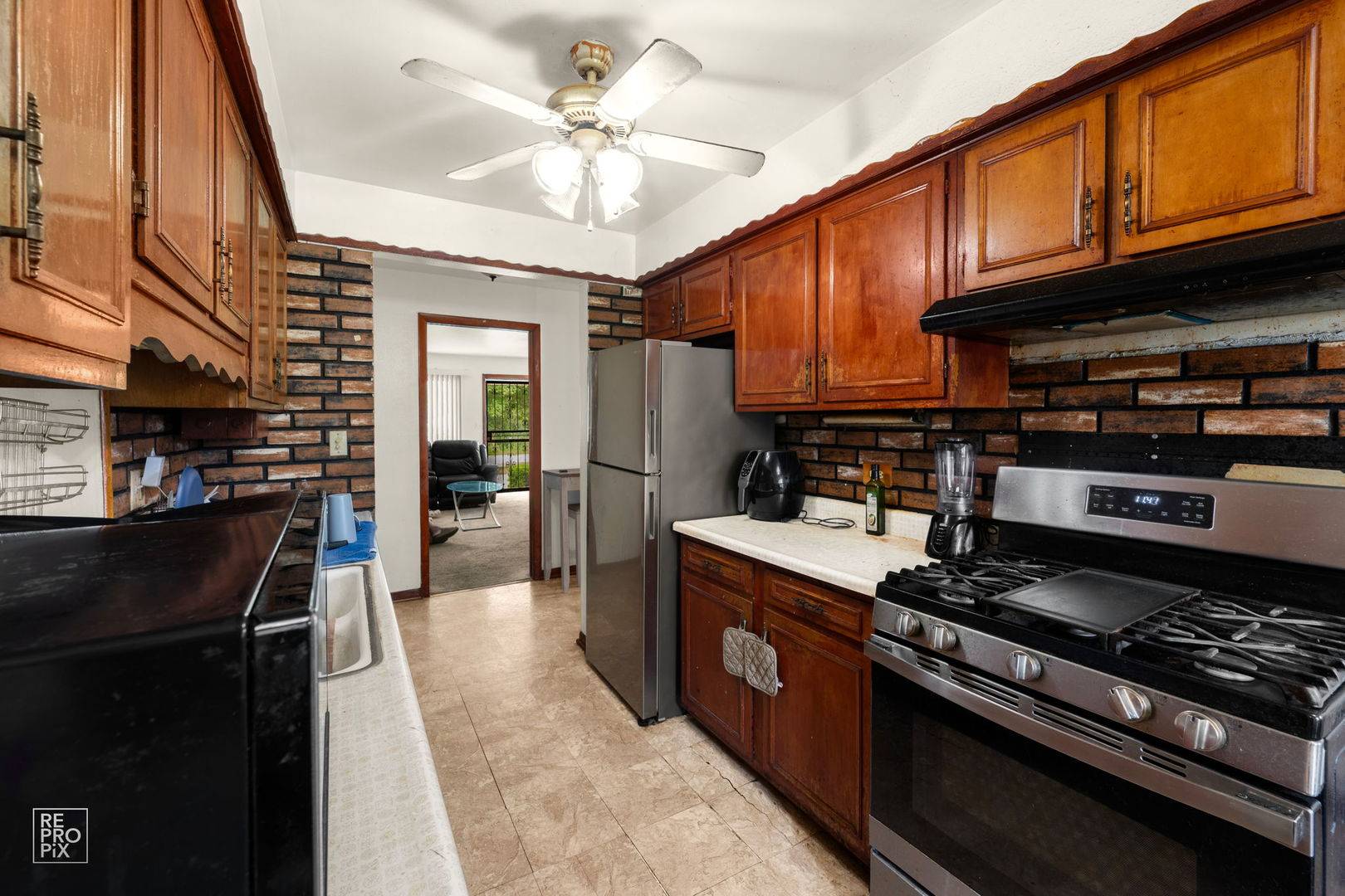 South Holland, IL 60473,754 E 158th ST