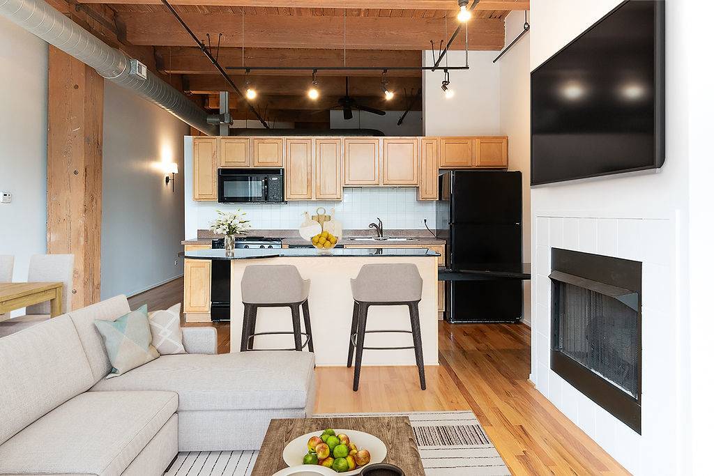 Chicago, IL 60607,1250 W Van Buren ST #202