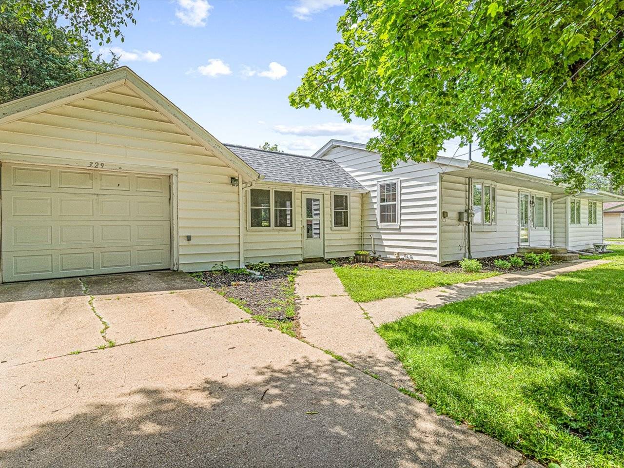 Pecatonica, IL 61063,329 E 8th ST