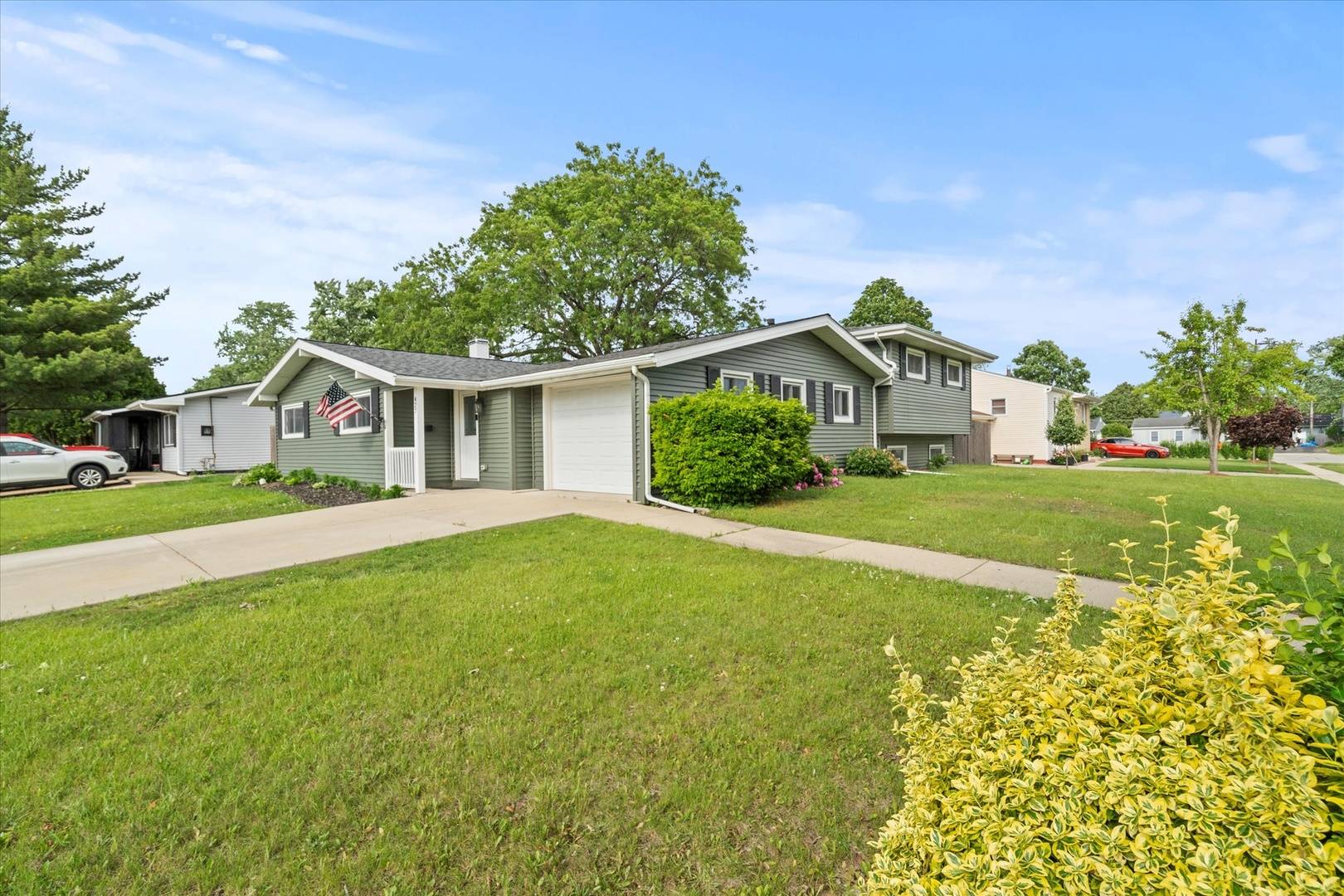 Streamwood, IL 60107,427 Cedarcrest DR